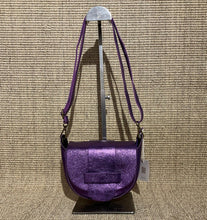 Charger l&#39;image dans la galerie, Sac  rabat béa bandoulière en cuir glitter   leather bag , sac à main , maroquinerie
