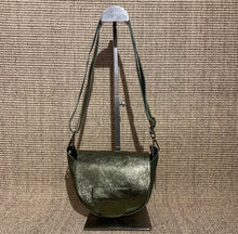 Load image into Gallery viewer, Sac  rabat béa bandoulière en cuir glitter   leather bag , sac à main , maroquinerie
