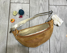 Load image into Gallery viewer, Banane oversize bumbag en cuir
