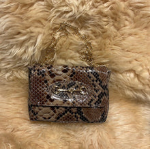 Charger l&#39;image dans la galerie, Sac lola bandoulière en cuir croc version    , crocodile print leather  bag , sac à main , maroquinerie
