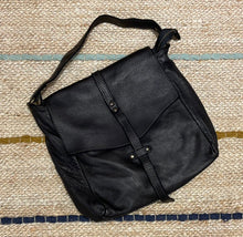 Load image into Gallery viewer, Sac bandoulière en cuir , leather bag , sac à main , maroquinerie
