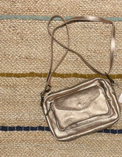Load image into Gallery viewer, Sac lise  bandoulière en cuir lise   , glitter leather  bag , sac à main , maroquinerie
