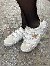 Load image into Gallery viewer, Chaussure , basket scratch étoile  , sneaker atelier Paname , basket vegan
