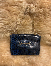 Load image into Gallery viewer, Sac lola bandoulière en cuir croc version    , crocodile print leather  bag , sac à main , maroquinerie
